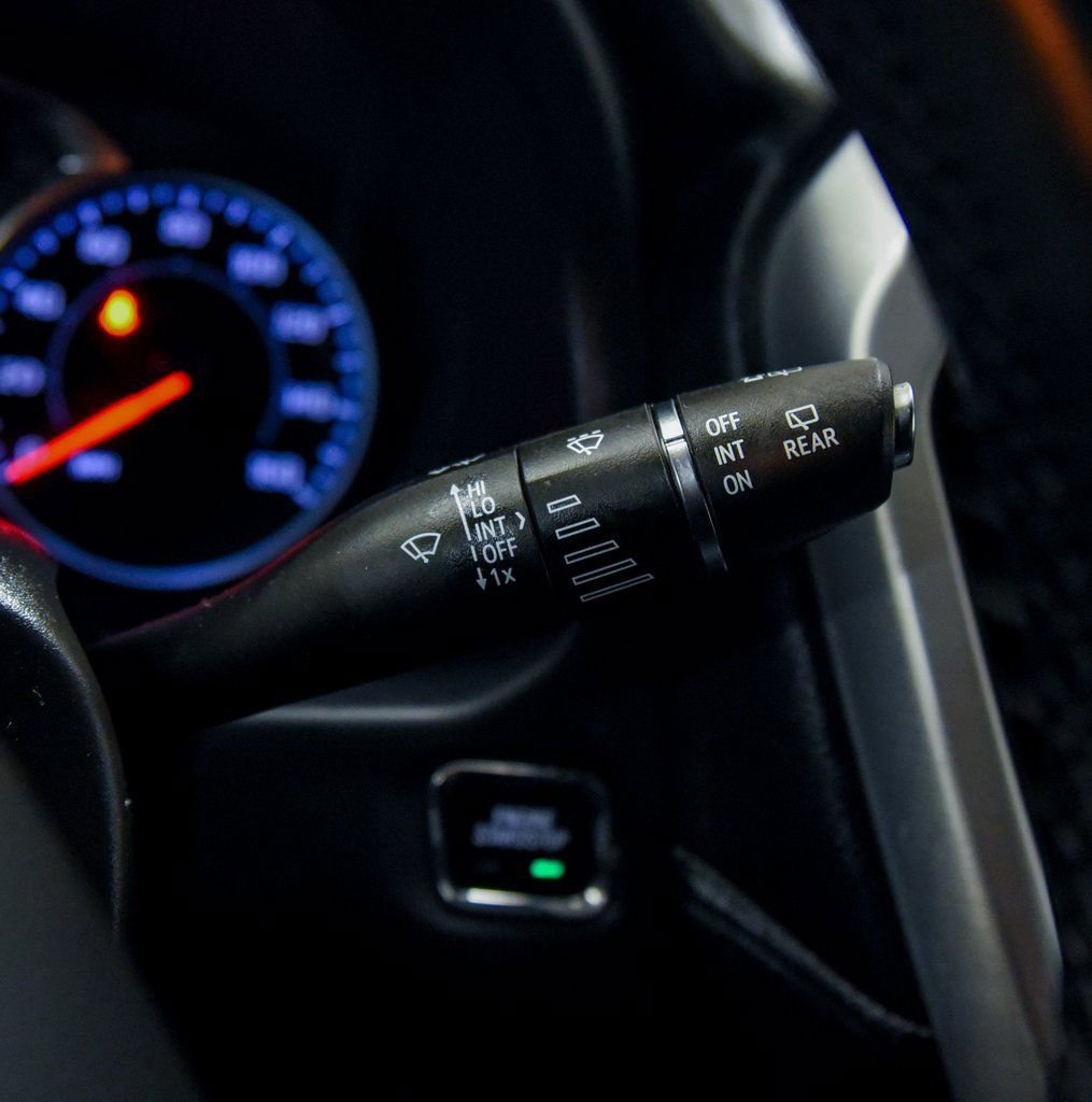 Used 2023 GMC Acadia SLT image 28