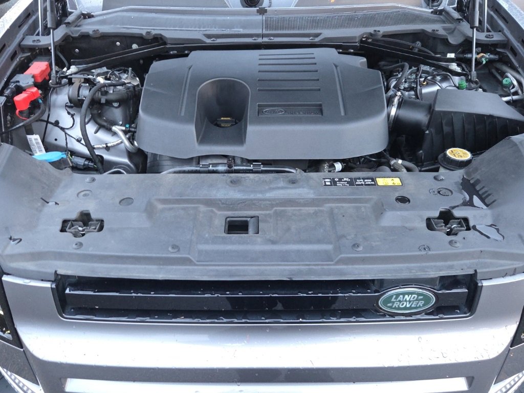 Used 2021 Land Rover Defender 110 SE image 29