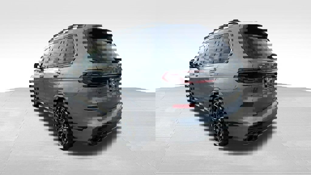 Used 2025 BMW X7 M60i image 7