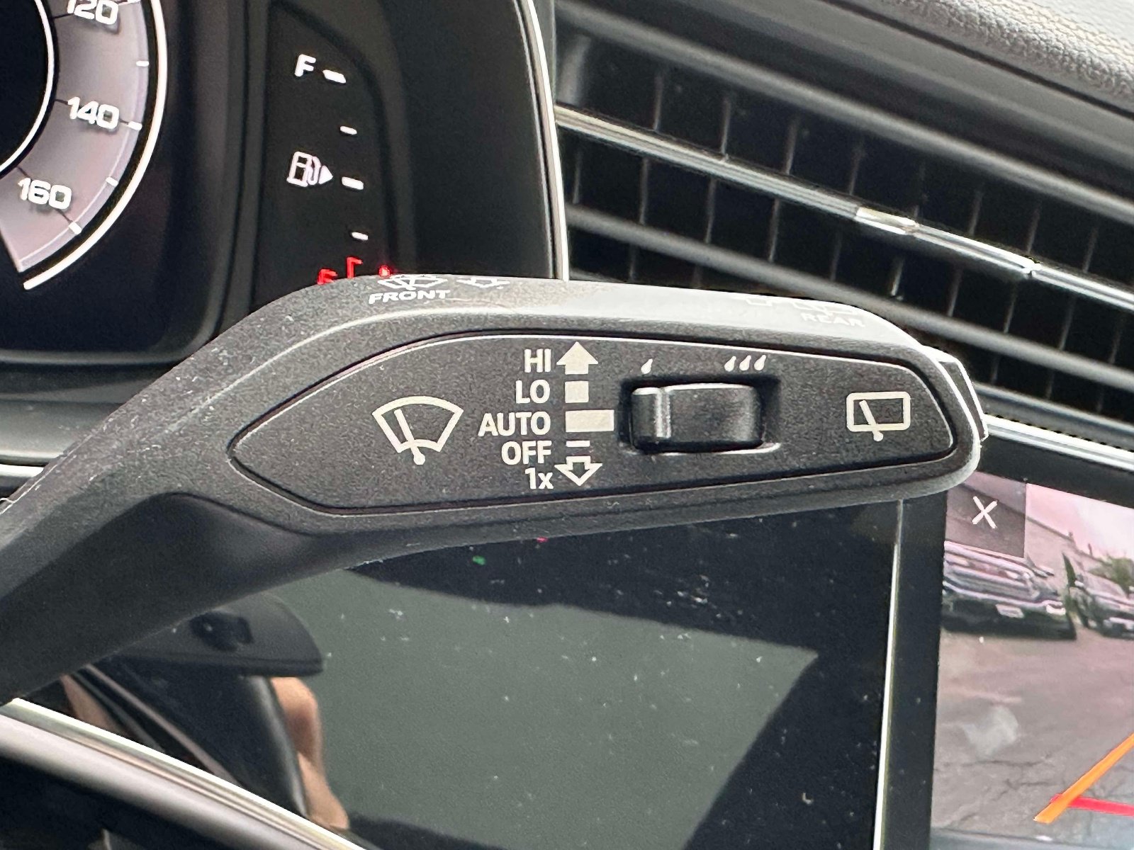 Used 2019 Audi Q8 Premium Plus w/ Premium Plus AWD/4WD image 19