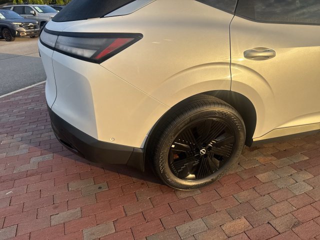 Used 2025 Nissan Murano SV AWD/4WD image 15