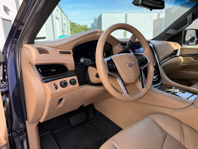 Used 2019 Cadillac Escalade ESV Platinum AWD/4WD image 17