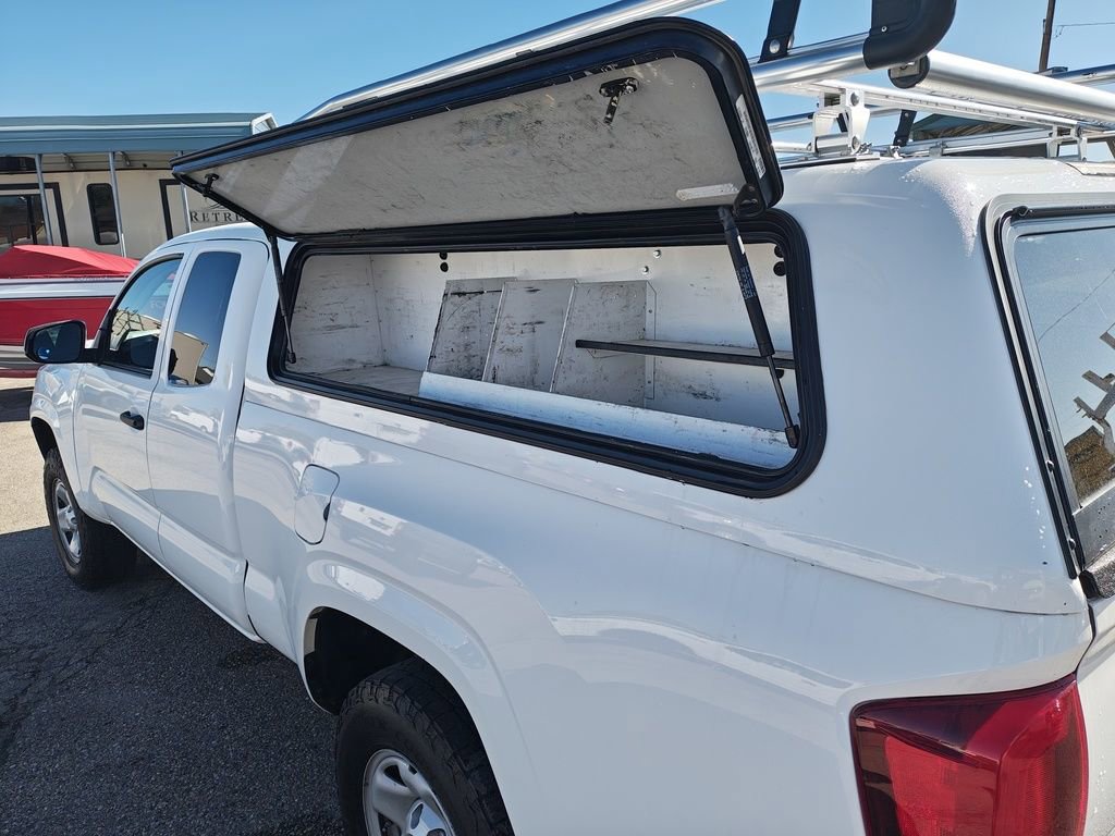 Used 2022 Toyota Tacoma SR AWD/4WD image 5