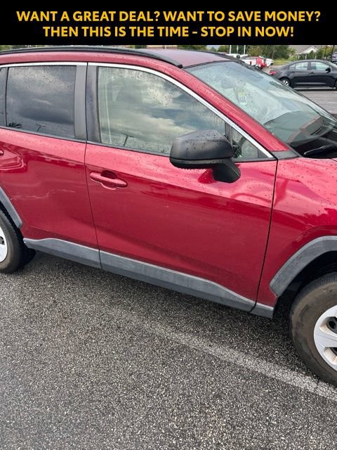 Used 2020 Toyota RAV4 LE FWD image 7