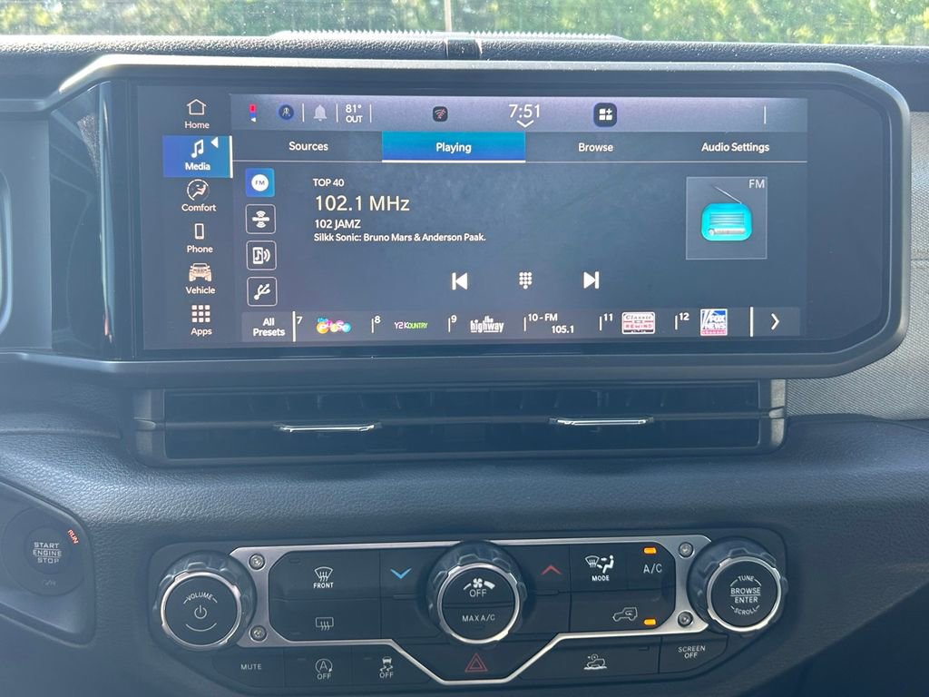 Used 2024 Jeep Gladiator Sport AWD/4WD image 19