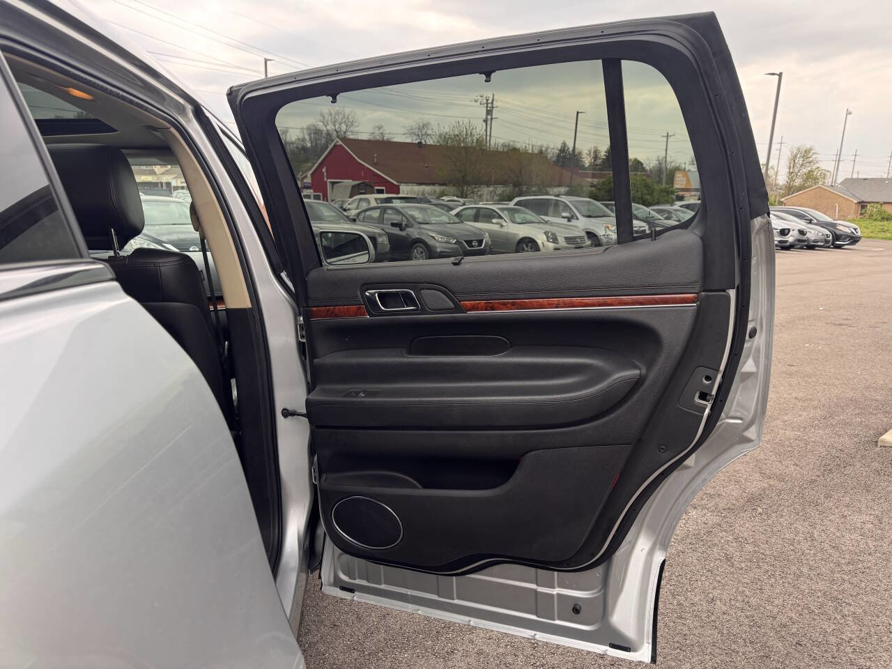 Used 2019 Lincoln MKT AWD image 17