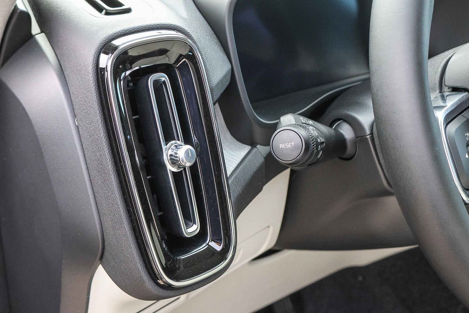 New 2026 Volvo XC40 B5 Ultra w/ Climate Package image 32