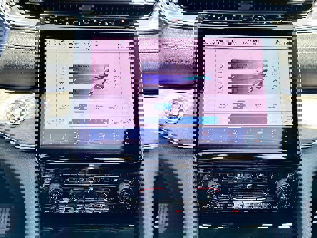 New 2025 Jeep Grand Cherokee Limited w/ Luxury Tech Group II image 17