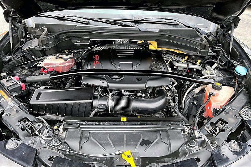 Used 2019 Alfa Romeo Stelvio Ti Lusso w/ Quick Order Package 22X Lusso image 9