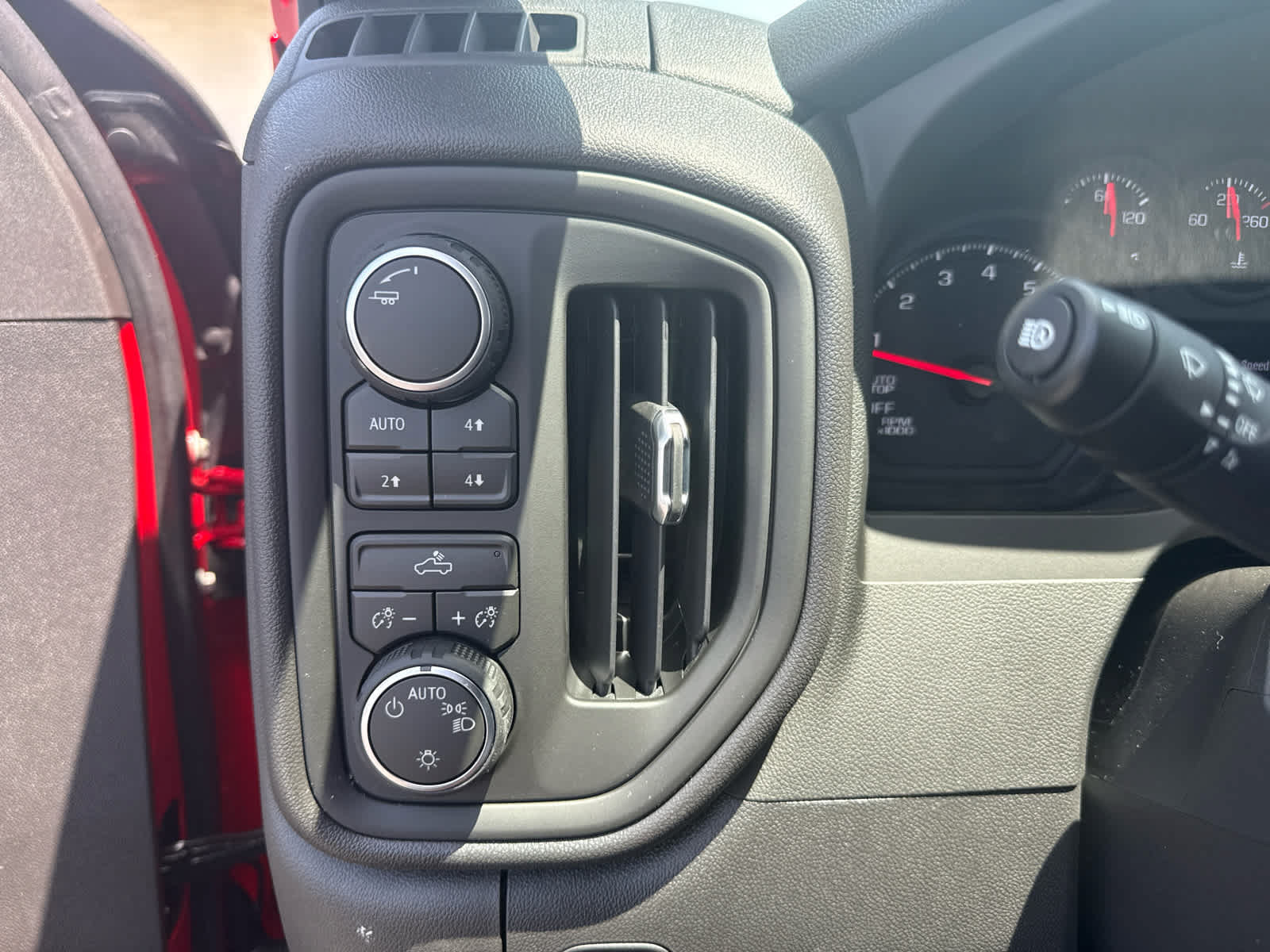 New 2026 Chevrolet Silverado 1500 Custom Trail Boss w/ LPO, Dark Essentials Package AWD/4WD image 16