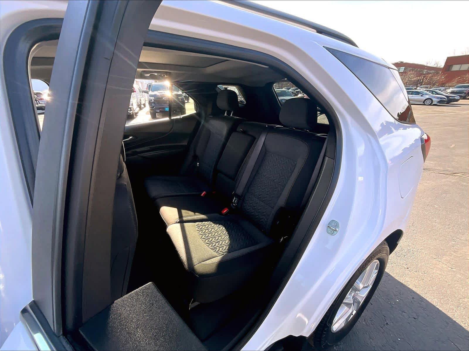 Used 2023 Chevrolet Equinox LT AWD/4WD image 14