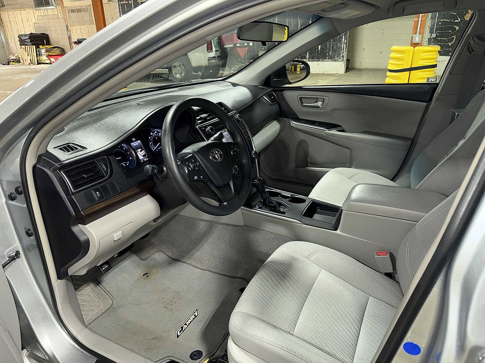 Used 2016 Toyota Camry LE FWD image 28