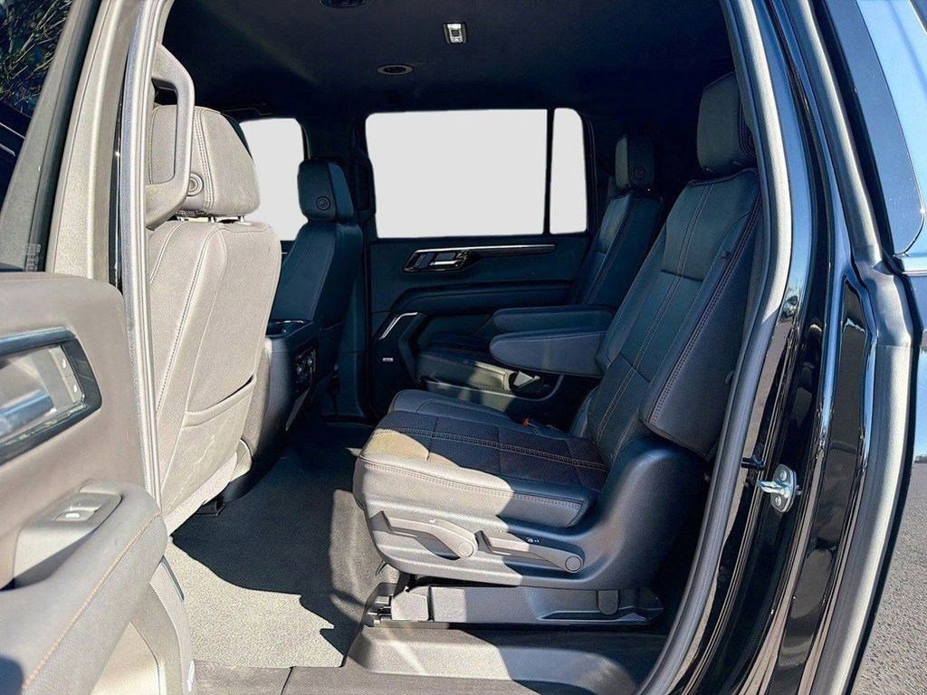 Used 2025 Chevrolet Suburban High Country RWD image 24