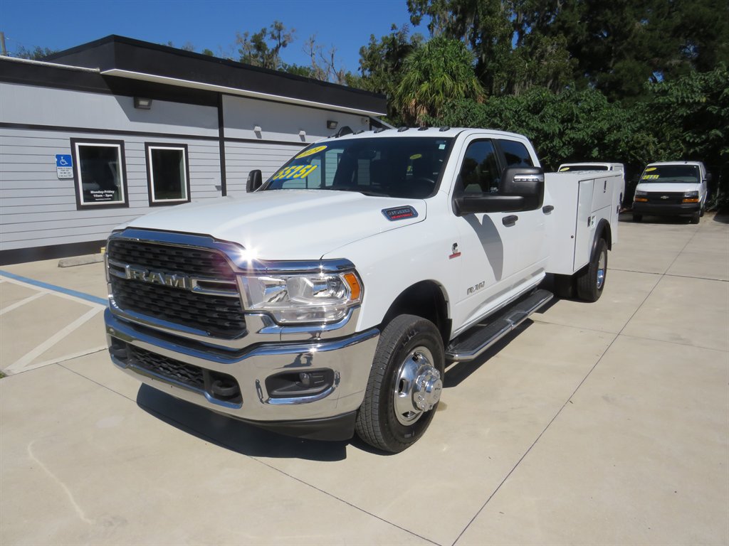 Used 2024 RAM 3500 Big Horn AWD/4WD image 3