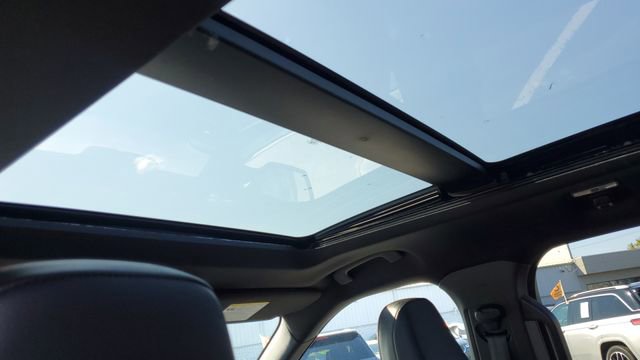 Used 2023 Ford Explorer ST-Line w/ Class IV Trailer Tow Package AWD/4WD image 7