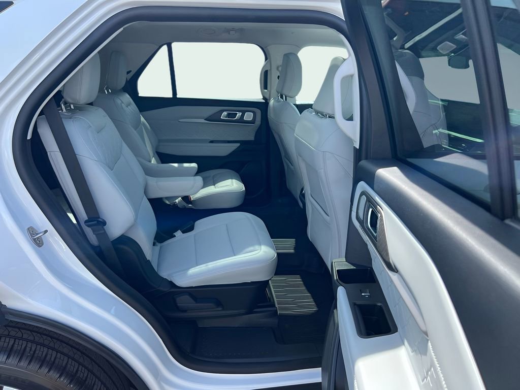 Used 2025 Ford Explorer Platinum w/ LUX Leather Package AWD/4WD image 23