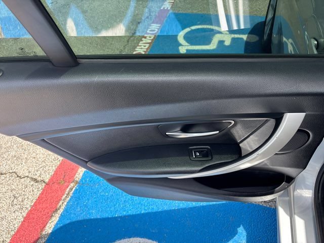 Used 2018 BMW 320i Sedan RWD image 24