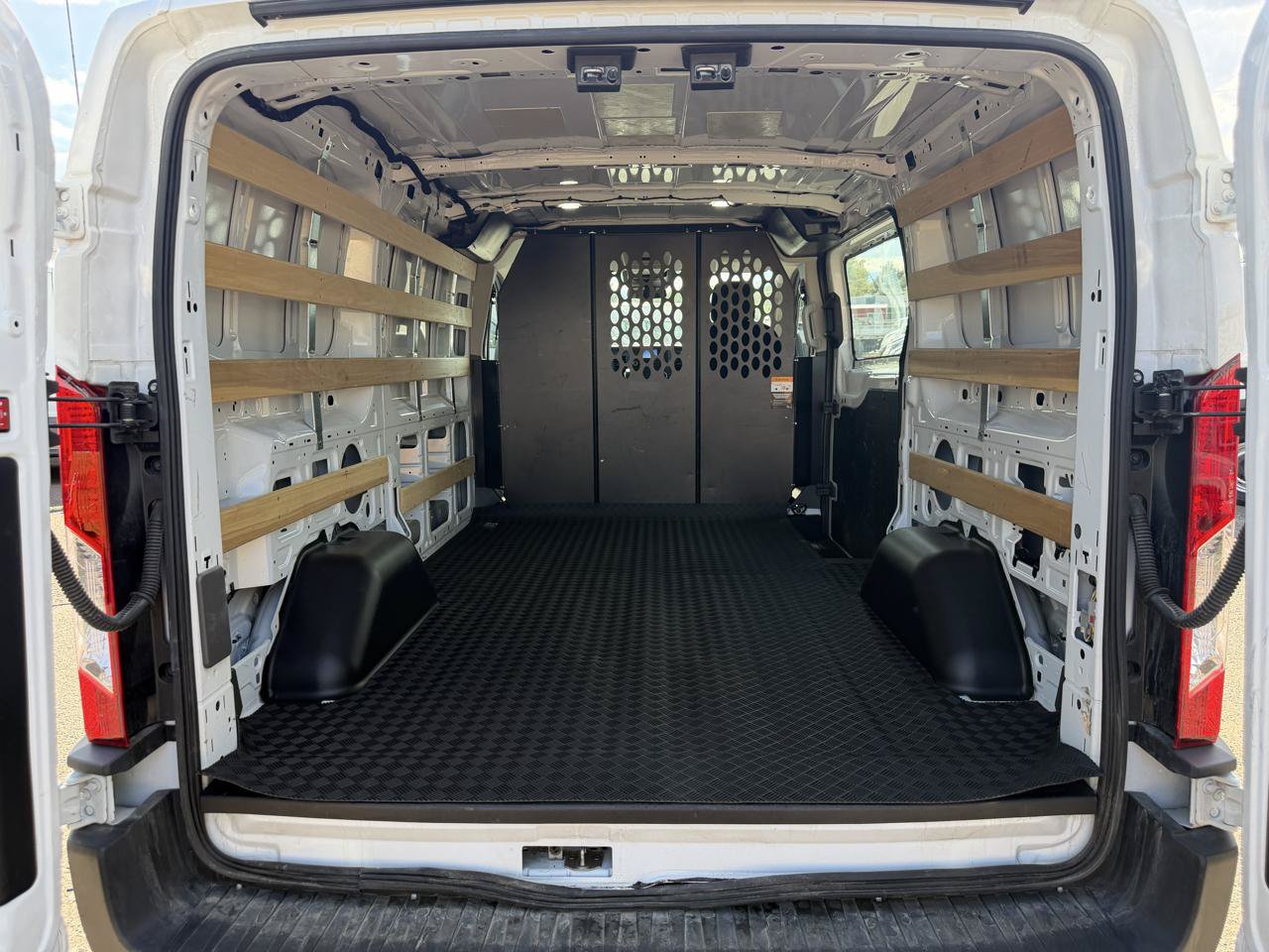 Used 2025 Ford Transit 250 Low Roof w/ Exterior Upgrade Package RWD image 5