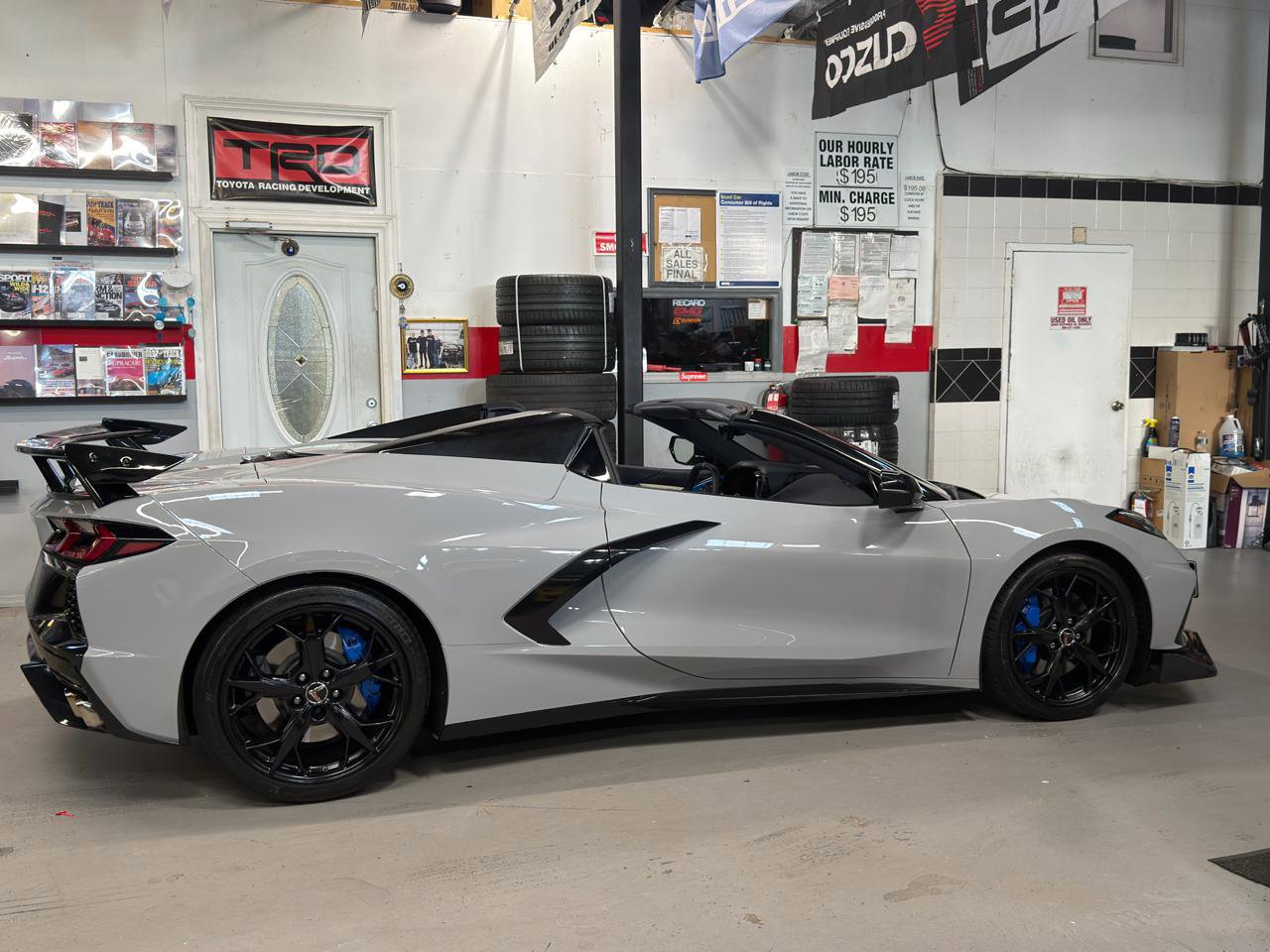 Used 2023 Chevrolet Corvette Stingray Premium Conv w/ Z51 Performance Package image 4