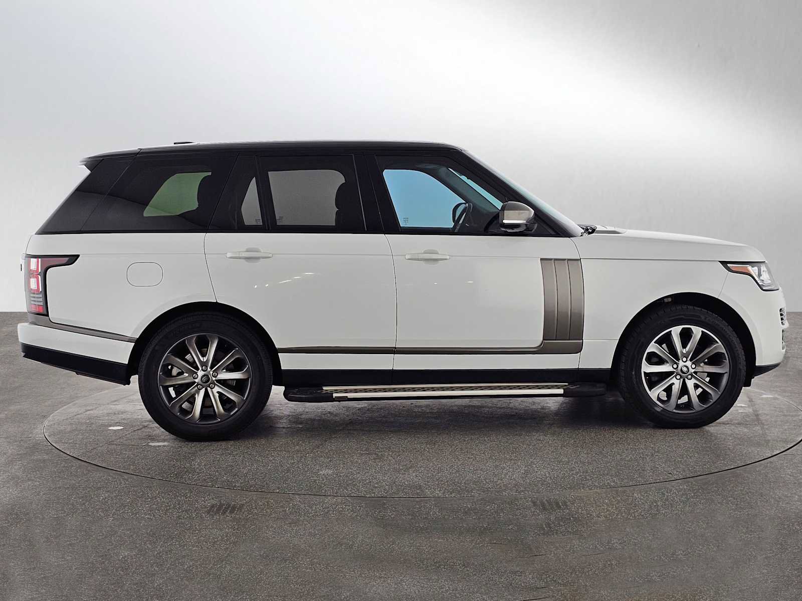 Used 2015 Land Rover Range Rover image 2