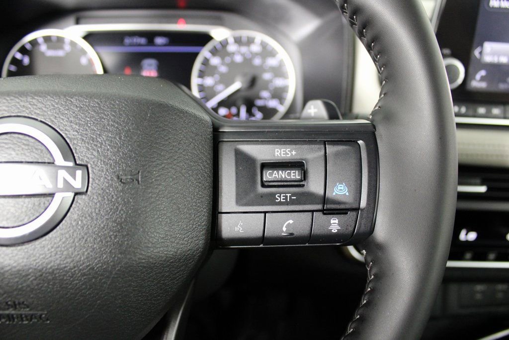 Certified 2025 Nissan Rogue SV image 22