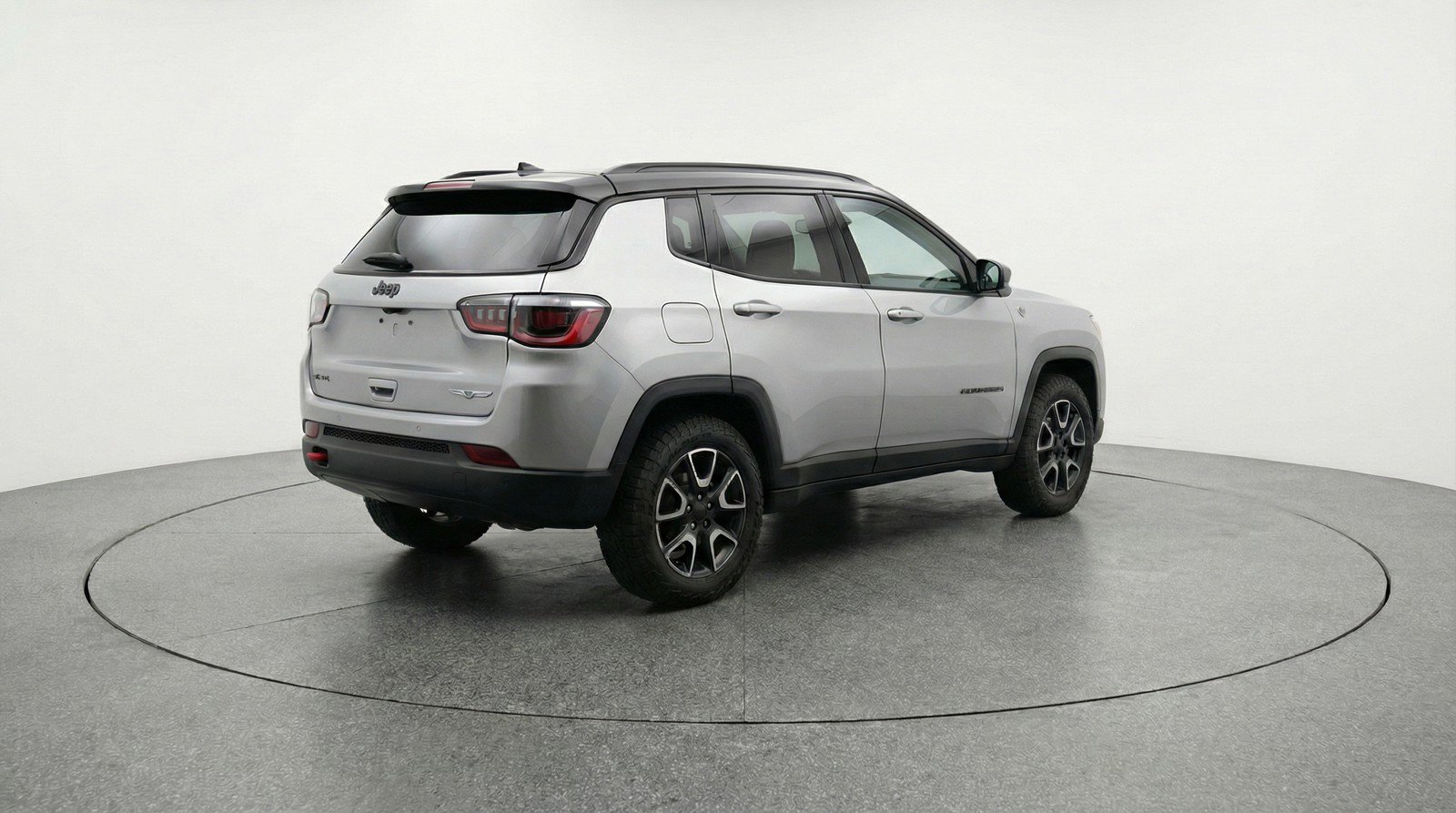 Used 2025 Jeep Compass Trailhawk AWD/4WD image 9