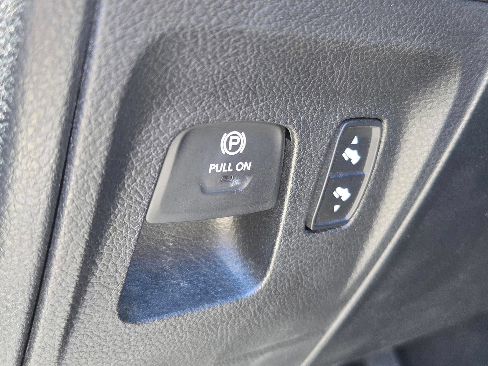Used 2025 RAM 1500 Laramie AWD/4WD image 13