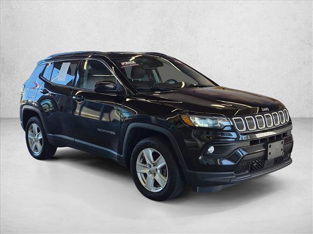 Used 2022 Jeep Compass Latitude w/ Convenience Group AWD/4WD image 3