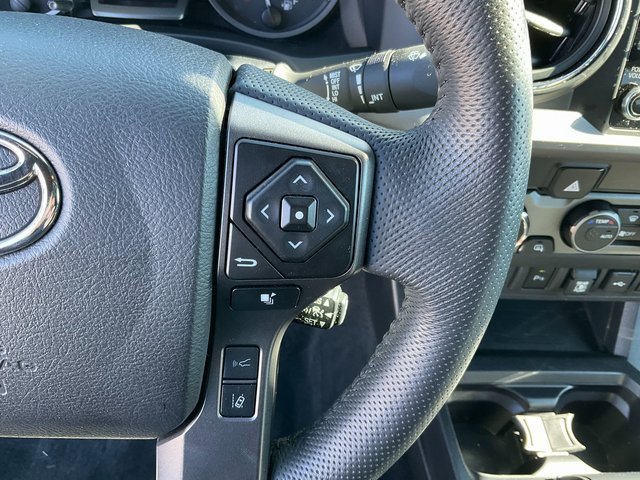 Used 2022 Toyota Tacoma TRD Off-Road w/ Technology Package image 12