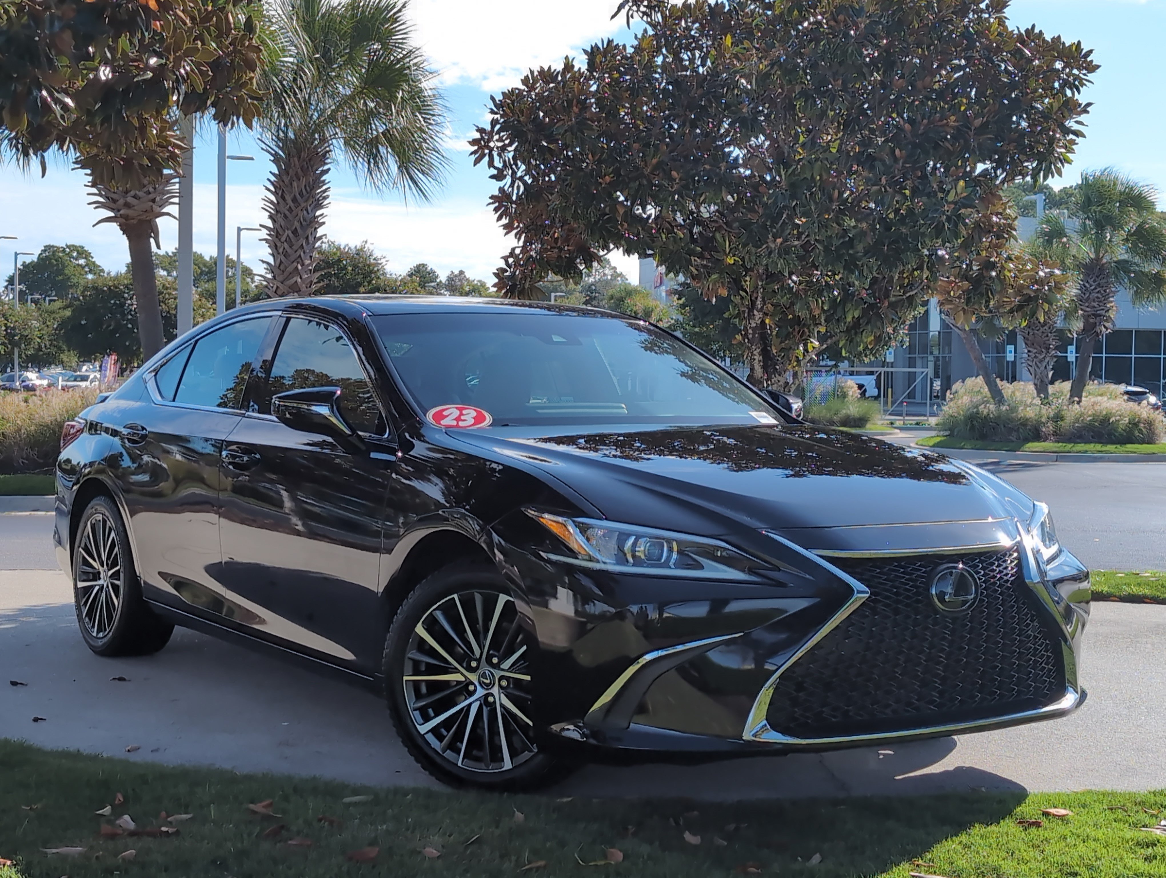 Used 2023 Lexus ES 250 w/ Premium Package AWD/4WD image 2