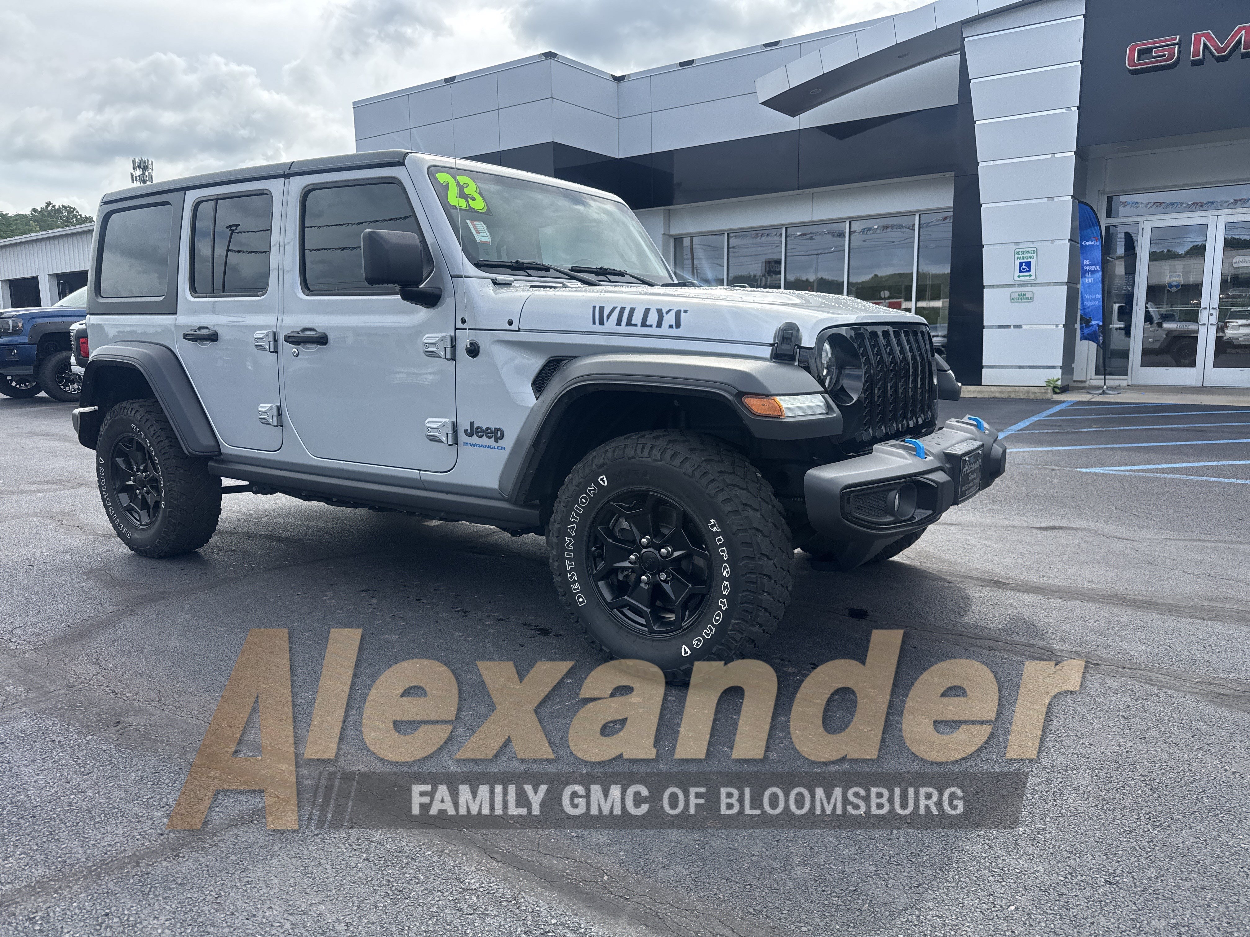 Used 2023 Jeep Wrangler Unlimited w/ Cold Weather Group AWD/4WD image 1