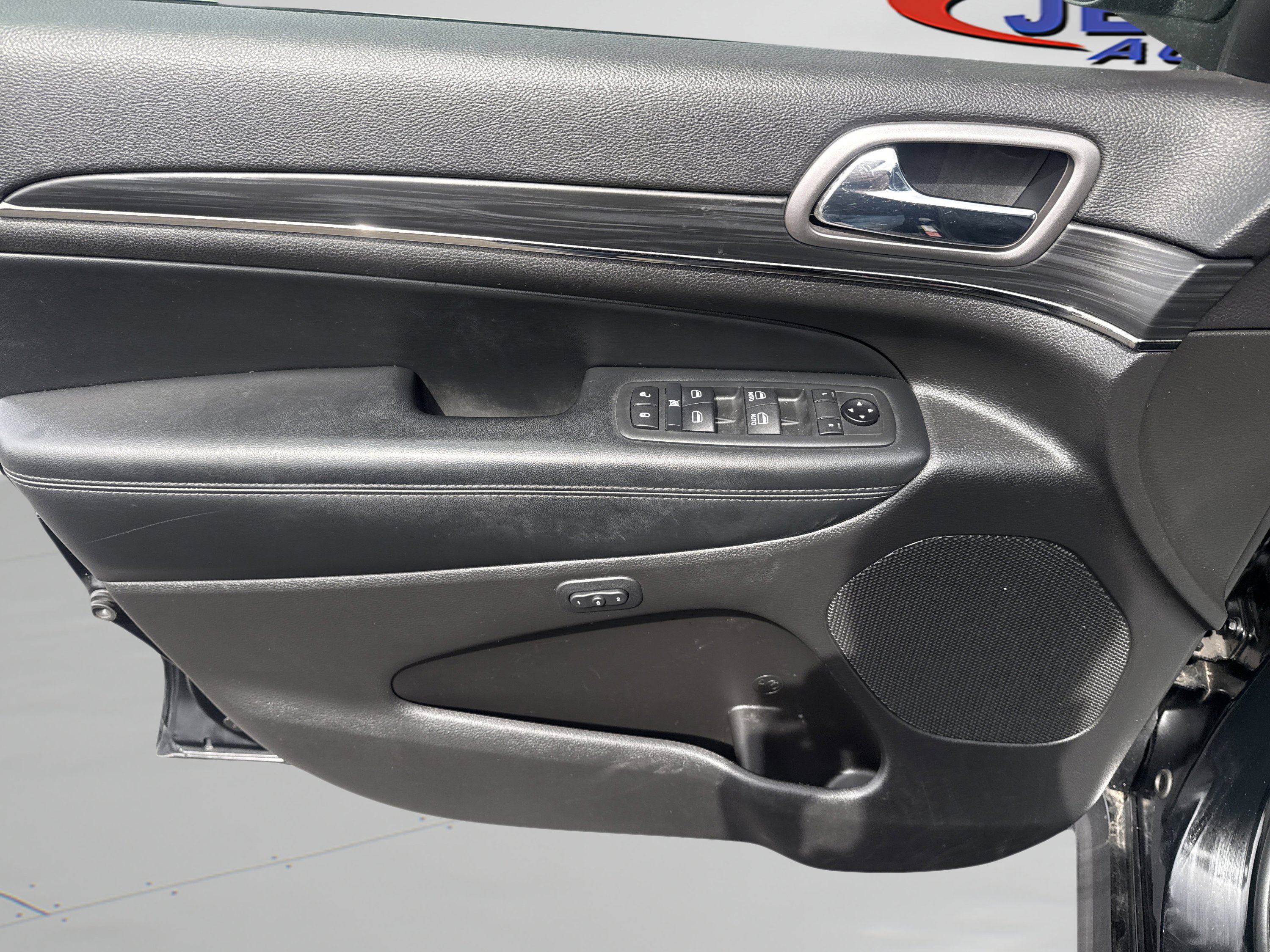 Used 2020 Jeep Grand Cherokee Limited X image 18