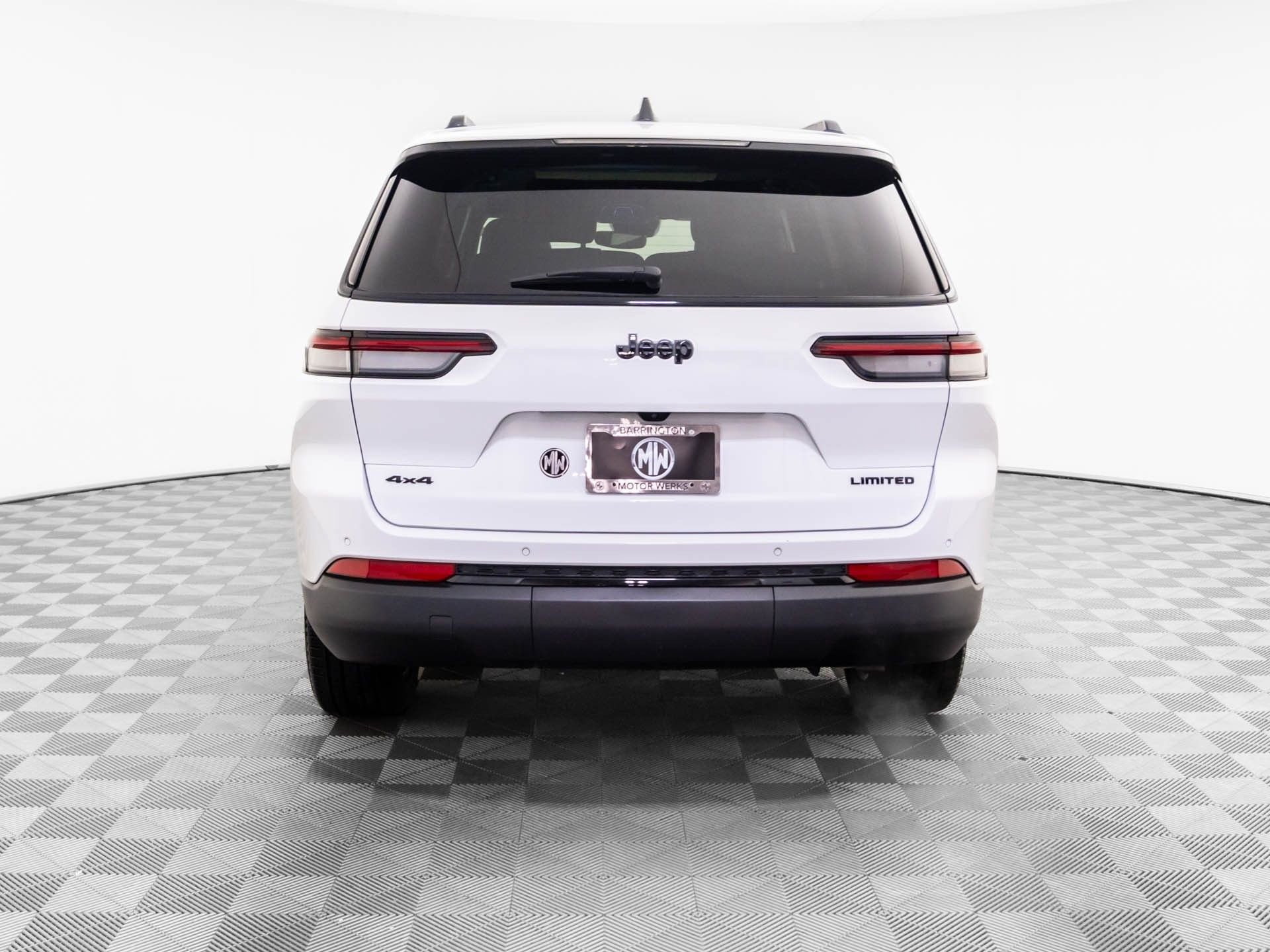 Used 2024 Jeep Grand Cherokee L Limited w/ Black Appearance Package image 4