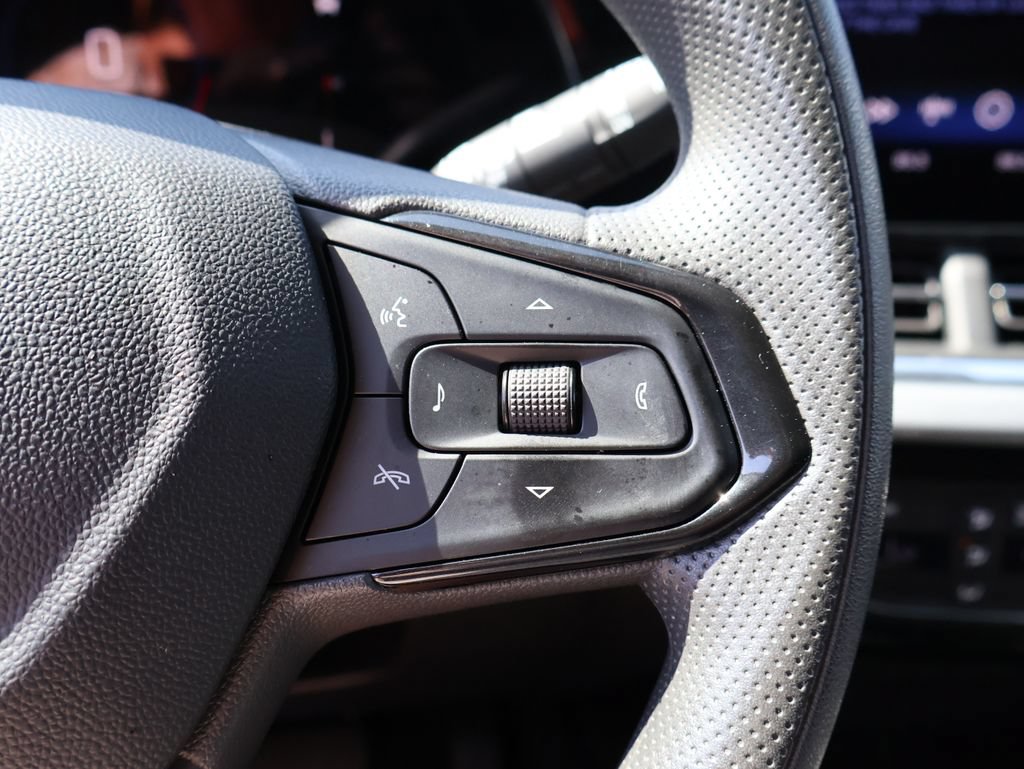 Used 2025 Chevrolet Trax LT FWD image 26
