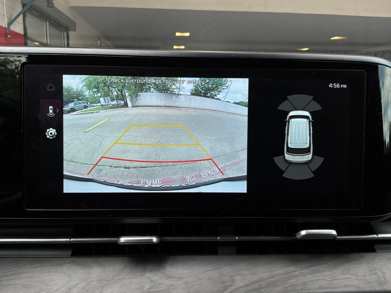 Used 2024 Kia Carnival EX FWD image 34