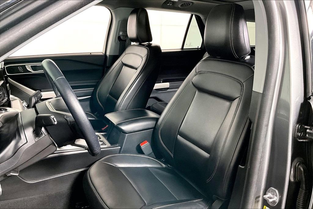 Used 2023 Ford Explorer XLT w/ Equipment Group 202A image 25