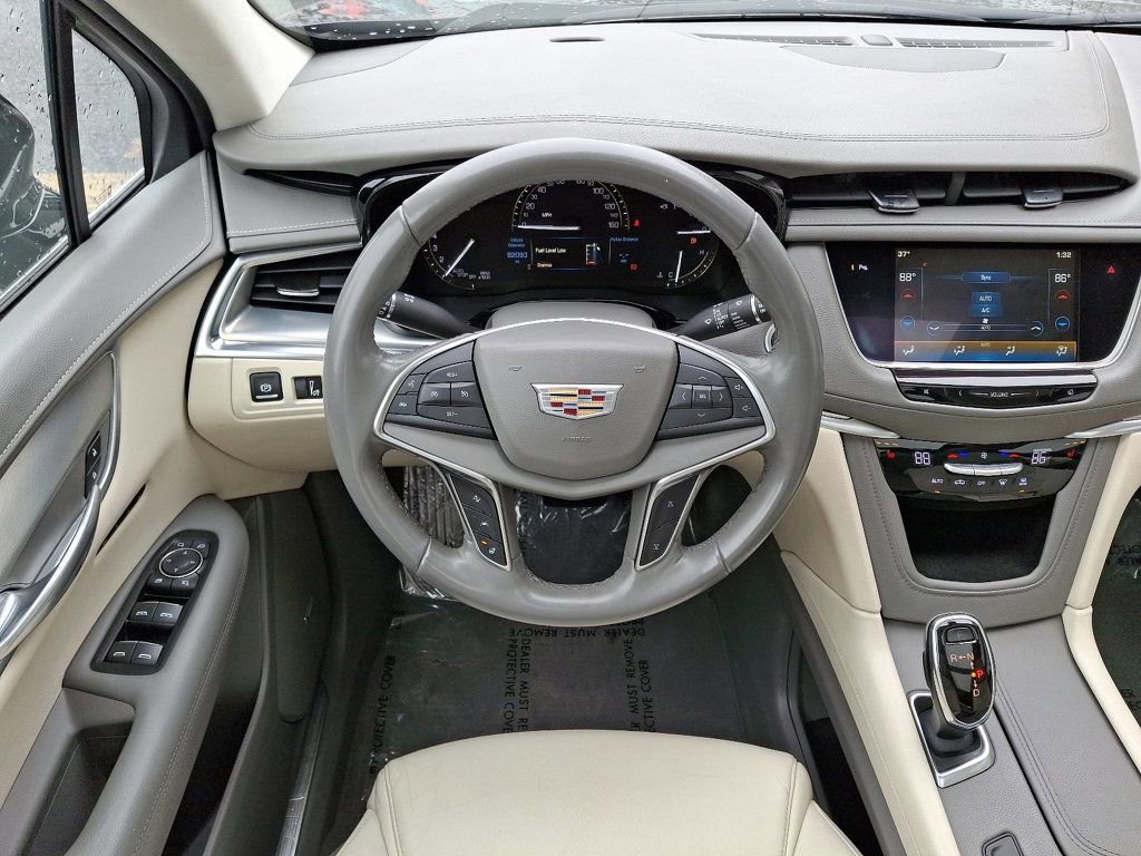 Used 2018 Cadillac XT5 Luxury w/ Driver Awareness Package image 11