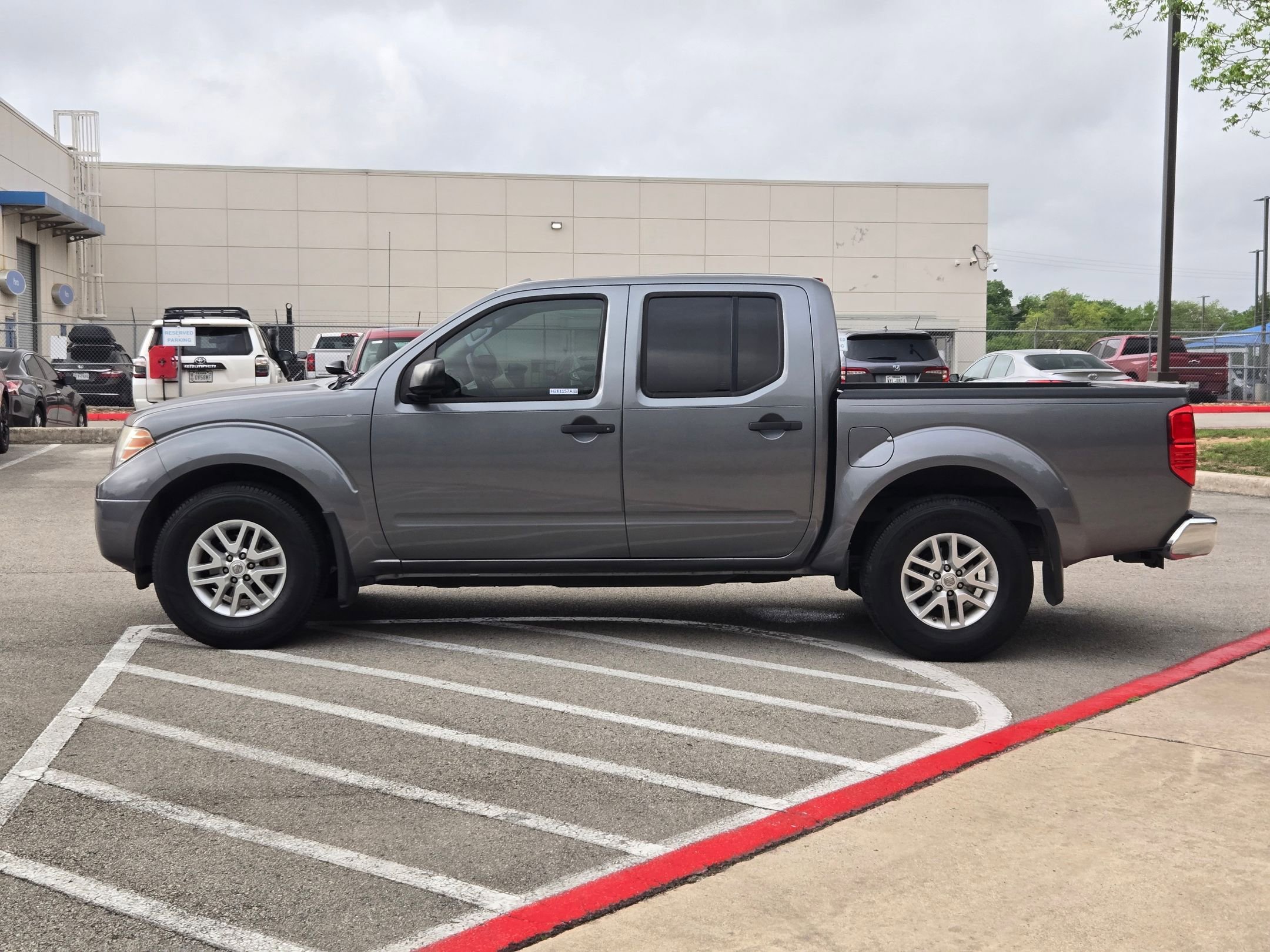 Used 2017 Nissan Frontier SV w/ SV Value Truck Package RWD image 6