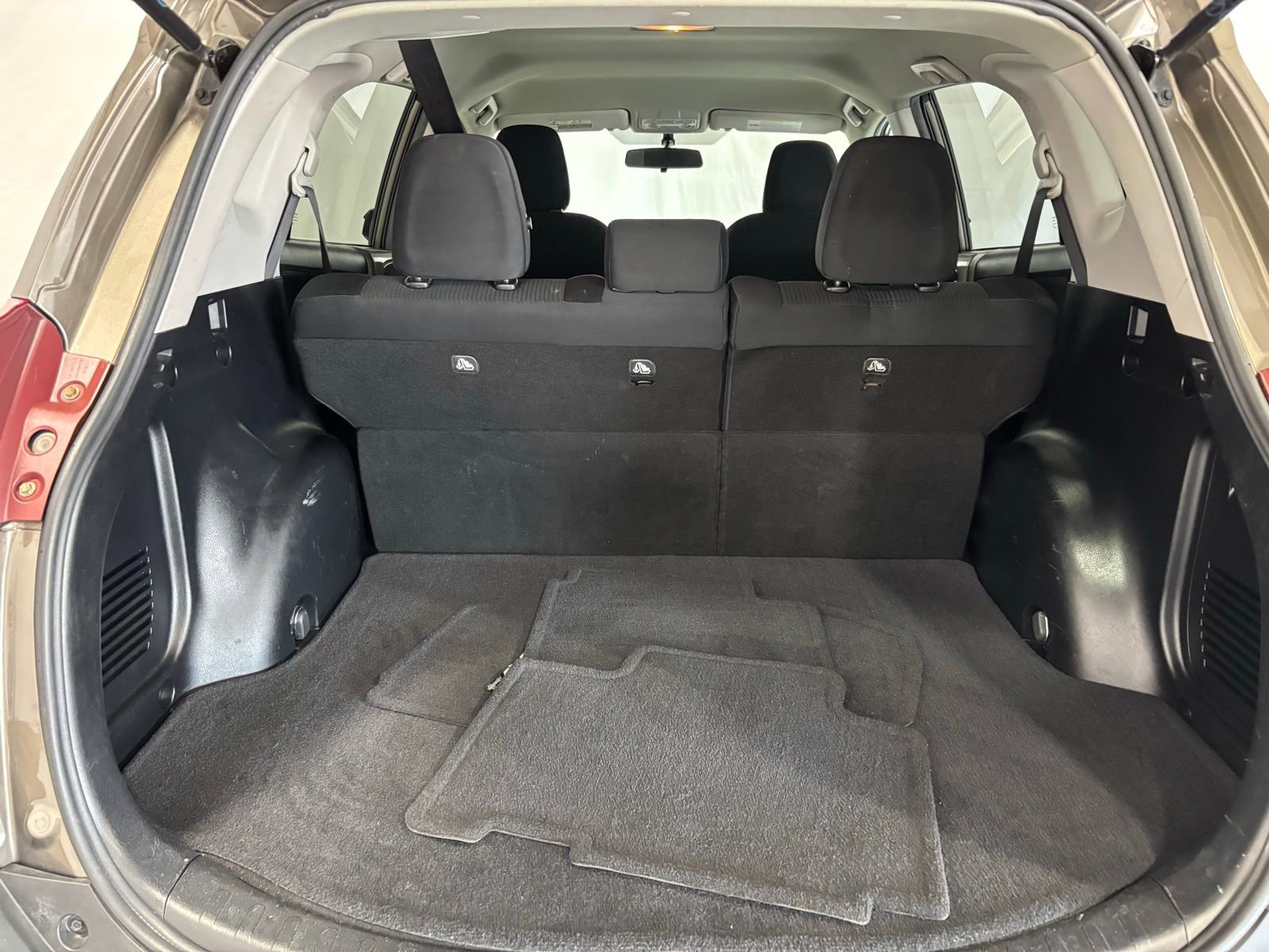 Used 2015 Toyota RAV4 LE image 28