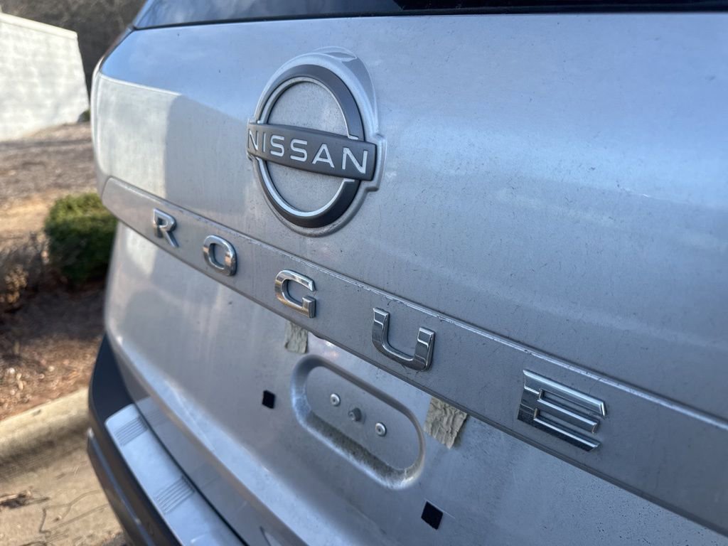 Used 2022 Nissan Rogue SL w/ SL Premium Package image 9