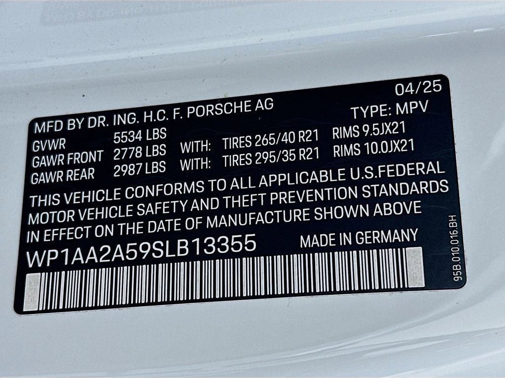 Used 2025 Porsche Macan image 36