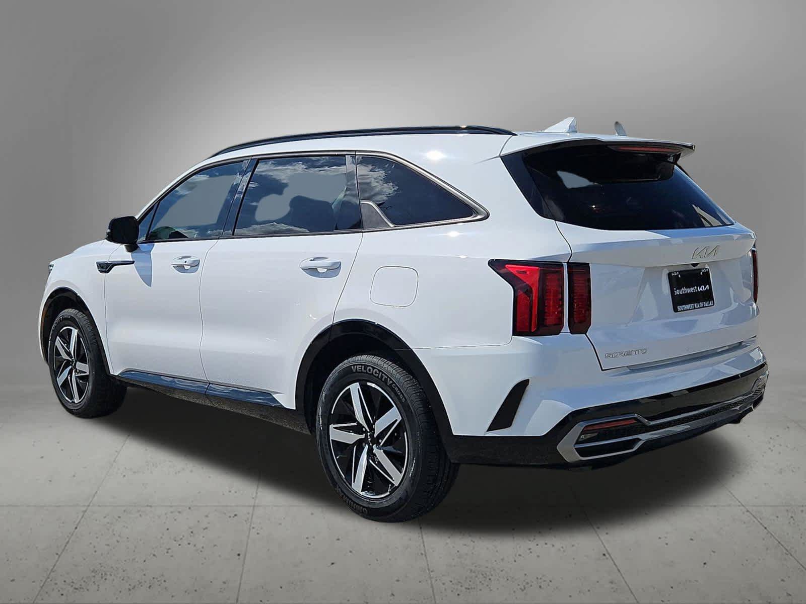 Certified 2023 Kia Sorento S w/ Panoramic Sunroof Package FWD image 4