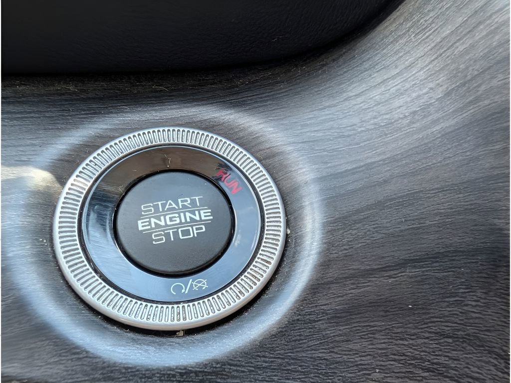 Used 2022 Jeep Grand Cherokee Limited image 23