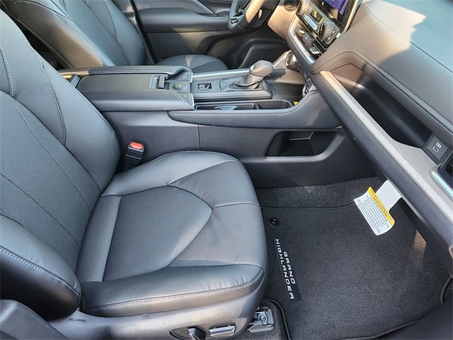New 2026 Toyota Grand Highlander Limited image 9