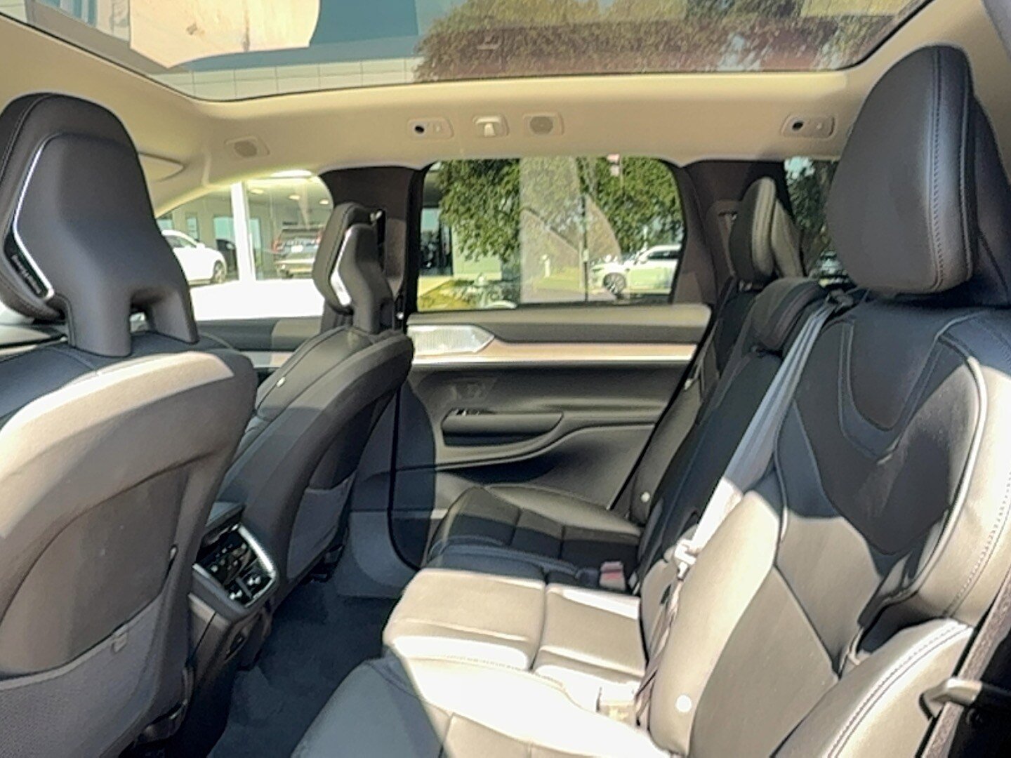 Certified 2025 Volvo EX90 Ultra AWD/4WD image 15