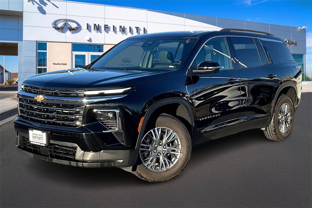 Used 2025 Chevrolet Traverse LT