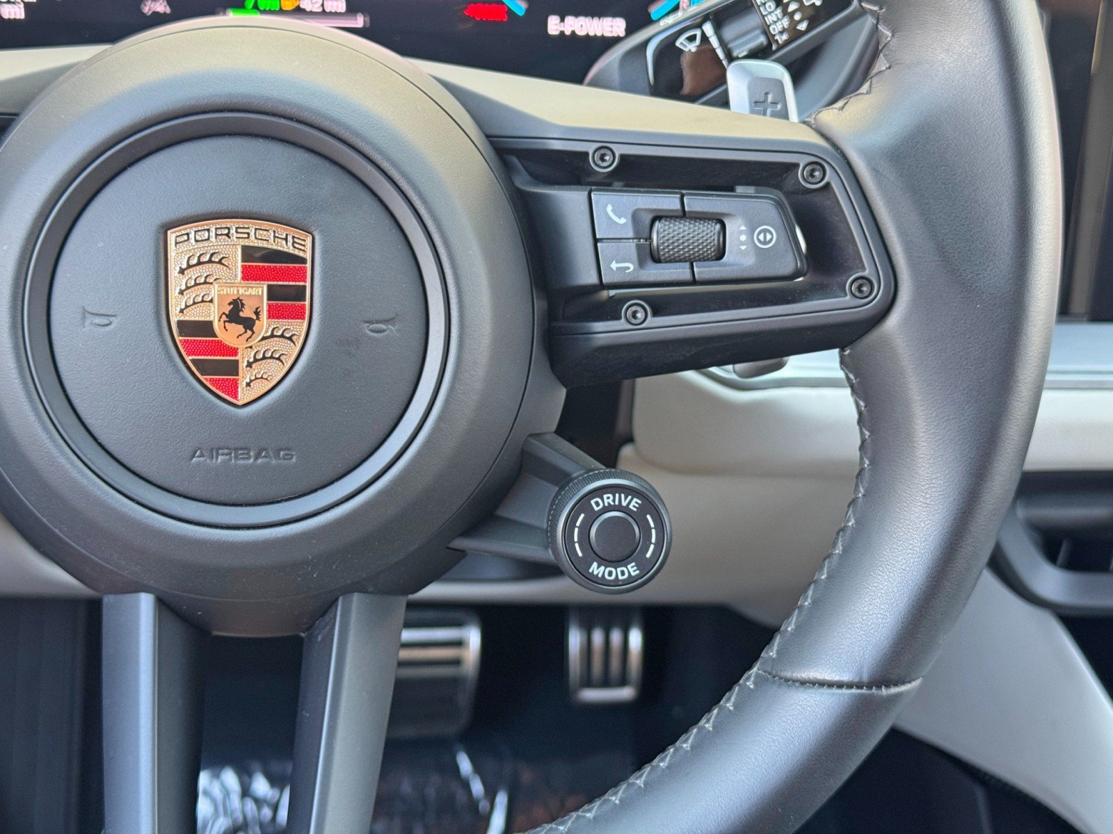 Used 2024 Porsche Cayenne Turbo AWD/4WD image 23