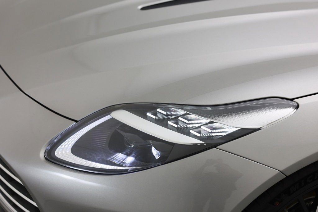 Used 2025 Aston Martin DB12 Coupe image 22