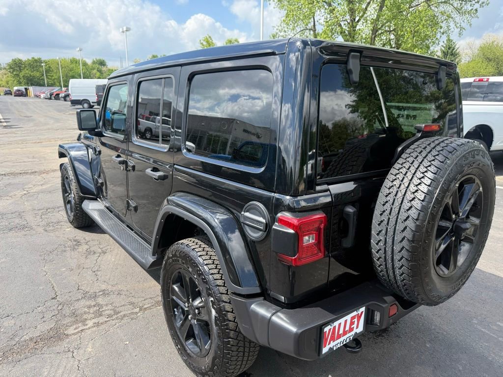 Used 2022 Jeep Wrangler Unlimited Sahara AWD/4WD image 5
