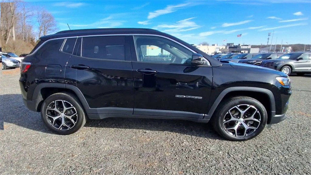 Certified 2024 Jeep Compass Limited image 9